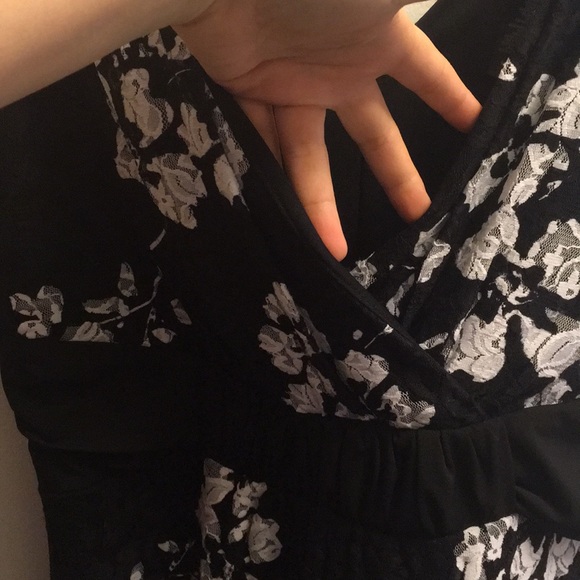 Black and White Floral Dress - Picture 3 of 4